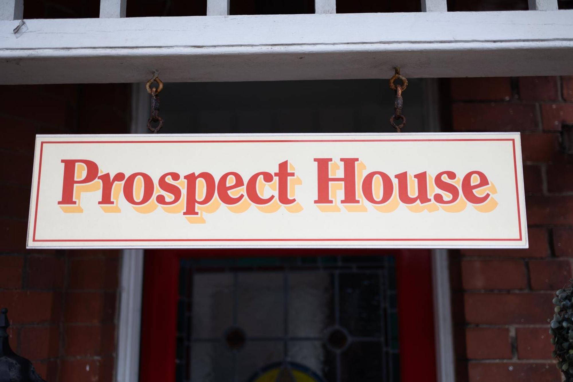 Отель Prospect House Уитби Экстерьер фото